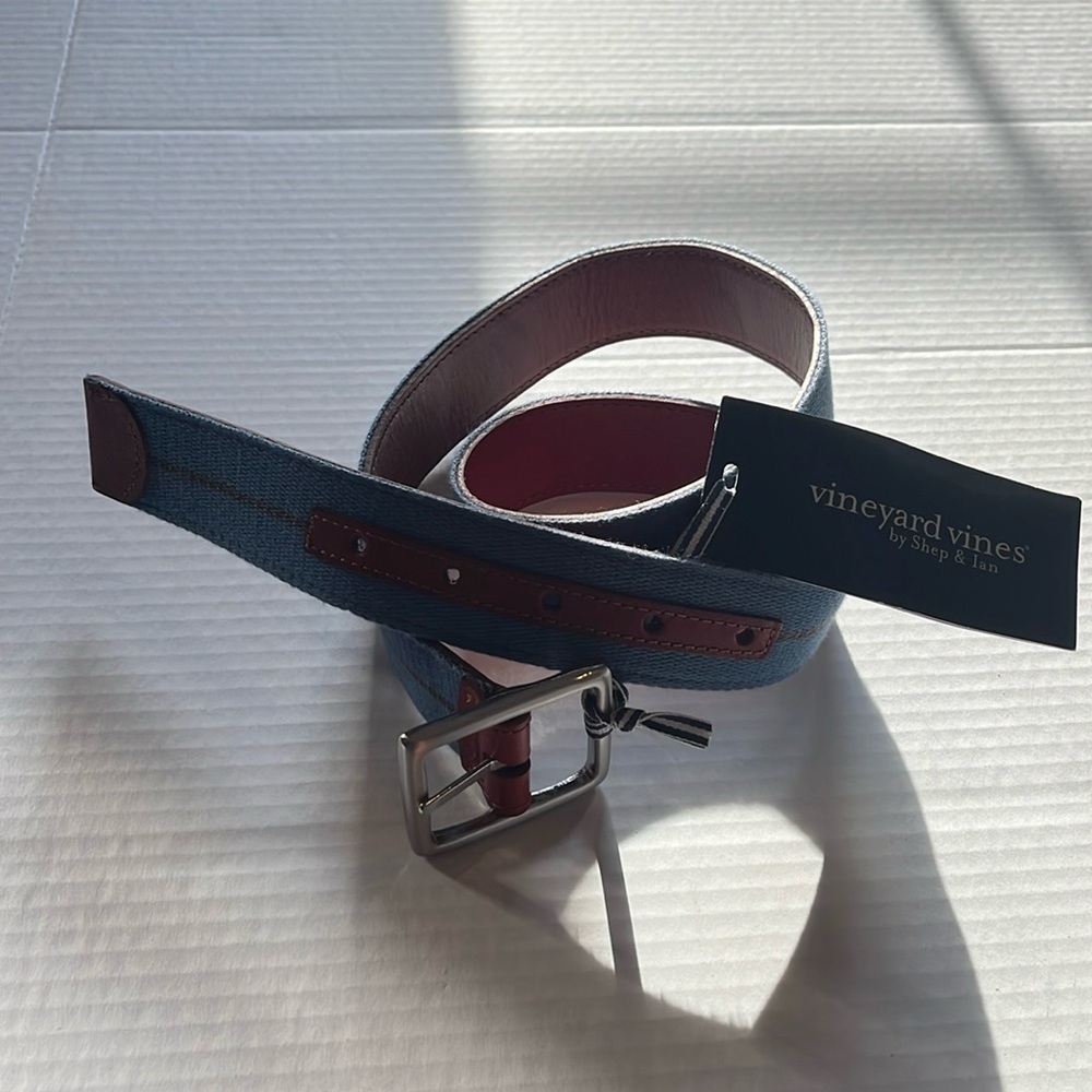 NWT-vineyard vines-32-blue with  green stripe-Leather & webbing reversible belt.